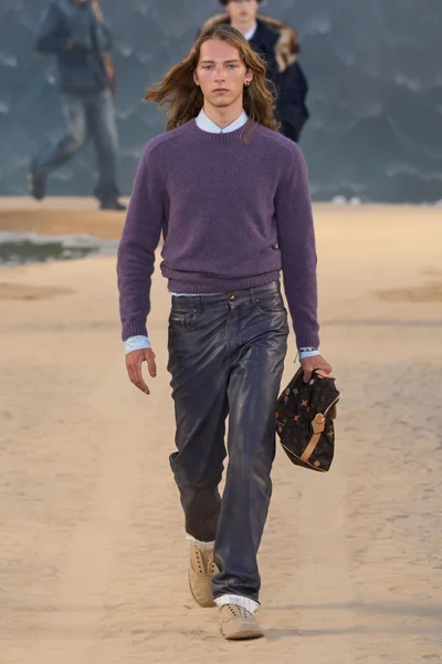 Look 15